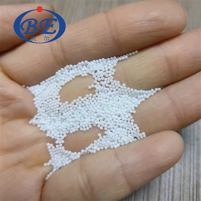 Bolas de plastico blancas